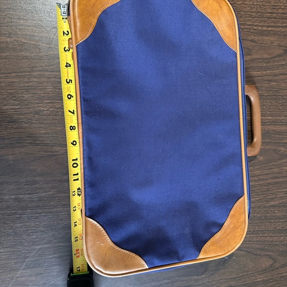 Vintage Zip Up Travel Case. Blue Fabric. No Key. One Handle. Brown Faux Leather - Picture 7 of 8